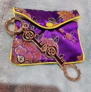 0031. New Gold and Black Key Chain Extender